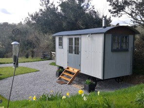 1 Bedroom Shepherds Hut on a Family Farm near Truro, Cornwall, England
